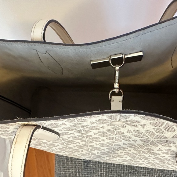 Kate spade beautiful tote bag 😍 fits everything you need for work or trips - Picture 6 of 10